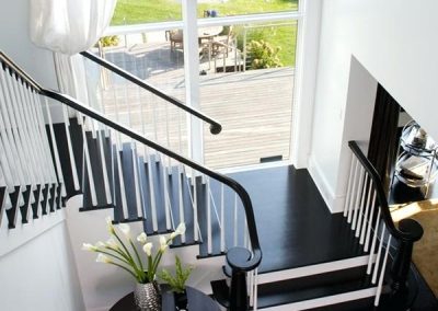 Two Tone Feature Modern Staircase Design.